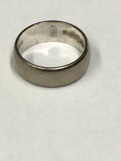 A 18ct gold wedding band 7.5 grams .