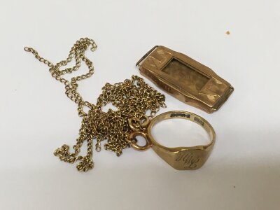 A collection of 9carat gold a watch case ring and gold chains total weight 9.5g