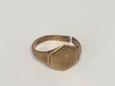 A gold ring possible 18carat cut through hallmarks weight 3.5g
