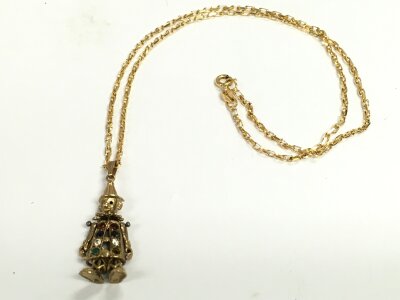 A 9ct gold clown charm with a 9ct gold chain, 5.5g total weight