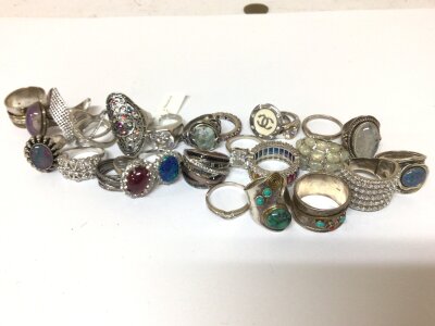 A collection of twenty five silver rings set with coloured stones large cabochons and CZ weigh 185g