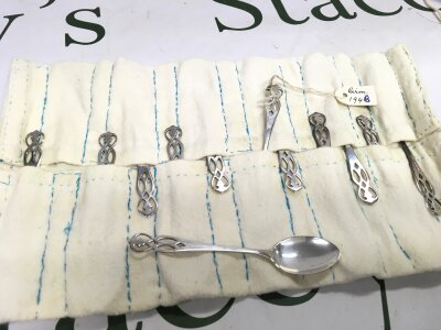 A set of 1948 silver hallmarked tea spoons, 75.9