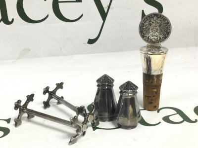 Silver hallmarked knife rests Small shakers , silver stopper