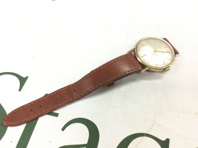 Gents 9ct gold cased Avia 17 jewel Incabloc watch, 24g total weight