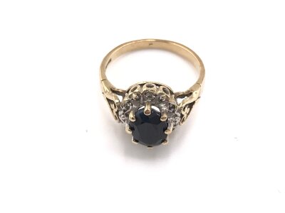 9ct gold ring set with sapphire.
3.22g and size M 1/2