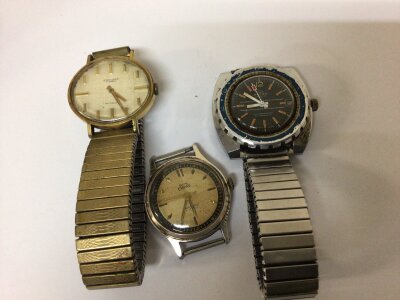 A Vintage Buler Calendar watch and tow other vintage watches spare or repairs