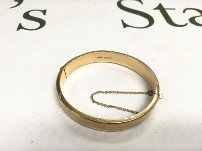A 9ct gold bangle, approx 17.5g.
