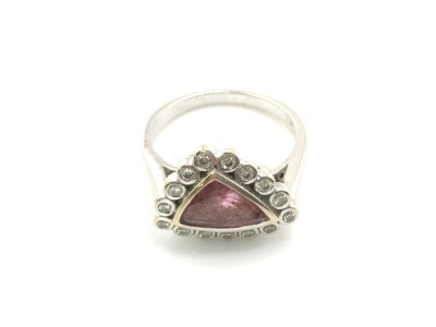 An 18ct white gold ring set with a pink tourmaline chip stone diamonds. Size O and 5.68g