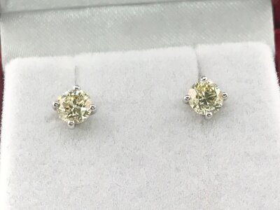 18ct white gold diamond solitaire studs. Approximately 0.80ct