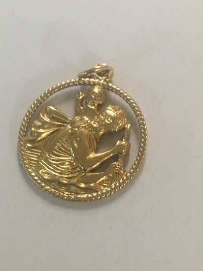 A 9ct pendant 7 grams total weight.