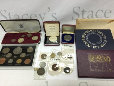 A collection of assorted coinage including a 1965 1970 and 1972 coinage sets etc