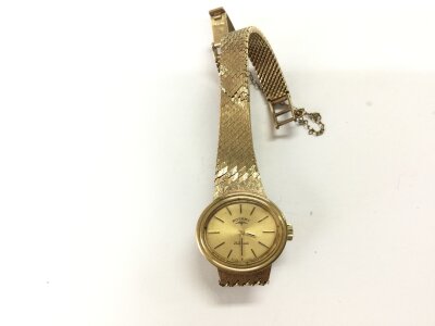 A 9ct gold rotary wristwatch case and strap both 9ct.
30.40g