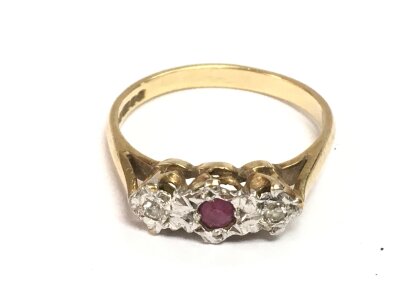 A 9ct gold ring set with ruby. Size Q and 2.53g