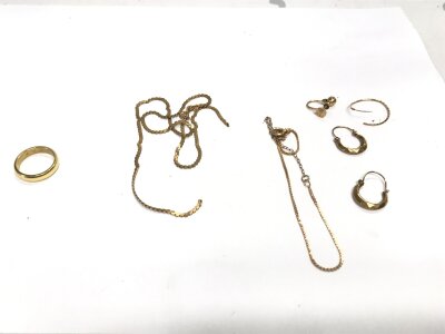 A collection of assorted 9ct jewellery 6.23g and an 18ct gold ring 4.40g