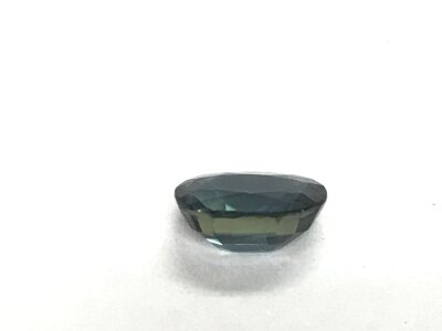 A single unmounted oval cut sapphire approx 1.01ct.