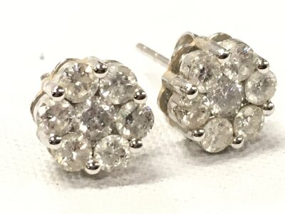 18ct white gold white stone set earrings. 2.4g total weight