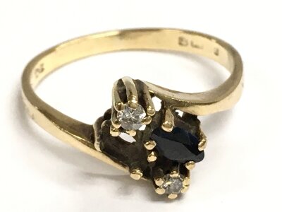 A 9ct gold ring set with white stone and black sapphire, size Q, 2.6g