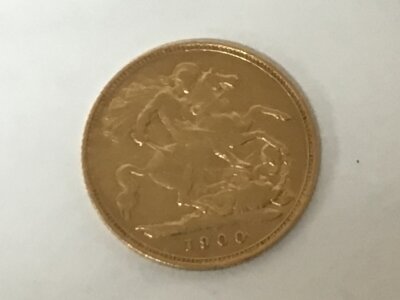 A Victorian gold half sovereign dated 1900.