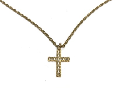 A 9ct gold chain with a 9ct cross pendant.
5.10g