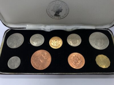 A 1966 Elizabeth II specimen coin set including a full sovereign.