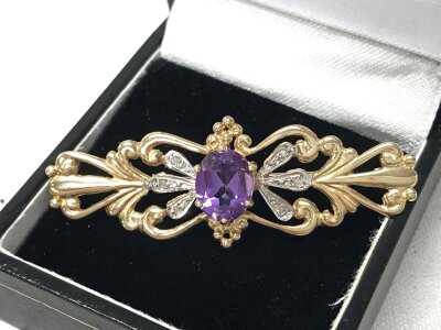 A 9ct gold amethyst brooch. 4.4g