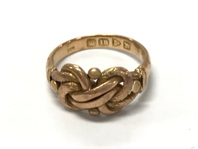 An 18ct gold knot ring, size L, 5.4g