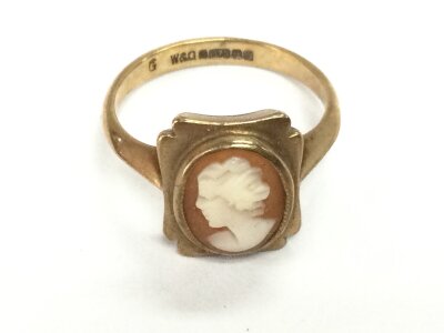 A 9ct gold cameo ring size M and 3.06g