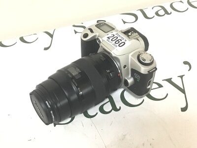 A Canon EO S500 with Canon Marco 100mm lens