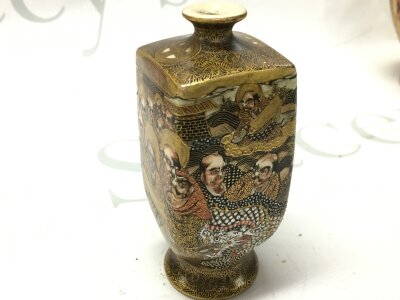 A small signed satsuma vase, 10cm tall. No obvious damage or restoration