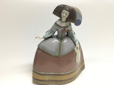 A boxed Lladro Utopia Menina figure, damage on finger. 8252. 30cm tall