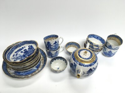 Chinese willow pattern Blue and white tea set