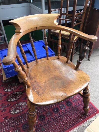 An elm 19th century comb back chair. 48cm deep, 49cm wide ,  82cm tall