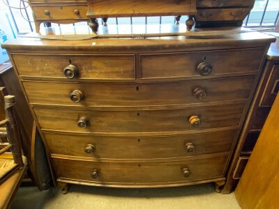 A Victorian bow fronted chest of drawers, 4 graduated long / 2 short. 48” x 44.5” x 21”