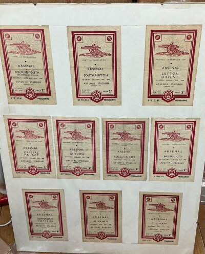 Arsenal Football Programmes + Memorabilia: Quantity of programmes from the 70s onwards plus a frame containing 10 home programmes from 47/48 and 48/49. There is a signed framed photo of the 2000-2001 team plus framed stadium scenes from the 1993 FA Cup final and the 1994 ECWC final in Copenhagen. Other memorabilia includes mugs, Corinthian figures and a ball.