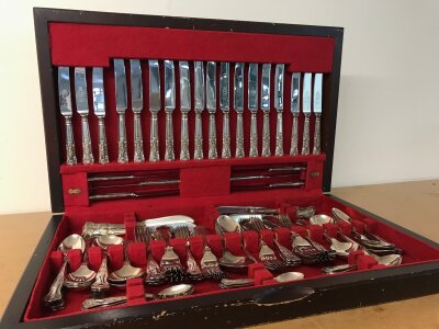 A cased silver plated kings pattern cutlery set