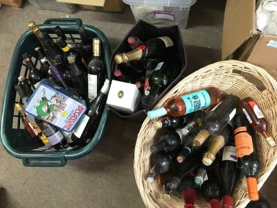 A large collection of wines including Hardys nottage hill, Valdo Prosecco, Vina Albali, Cockburns port, Castillo San Lorenzo etc