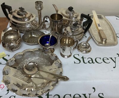 An extensive collection of vintage table ware
