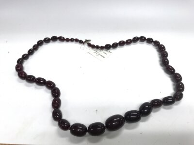 A vintage necklace in style of amber or Bakelite , not tested . 95cm, 130g