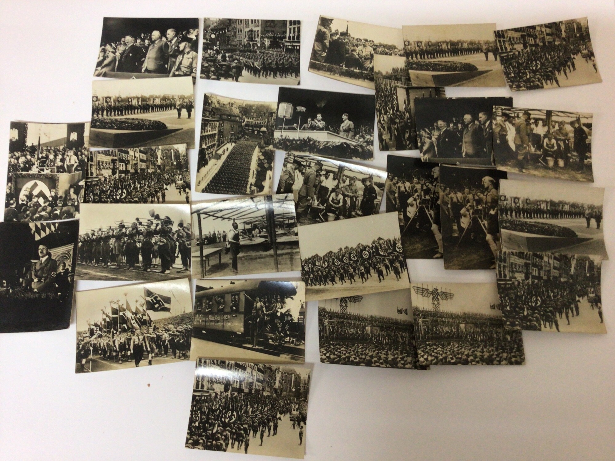 A collection of N.S.D.A.P German Third Reich original Lande cigarette cards depicting Scenes from Nurnberg 1933 and other related cards. Some duplicates