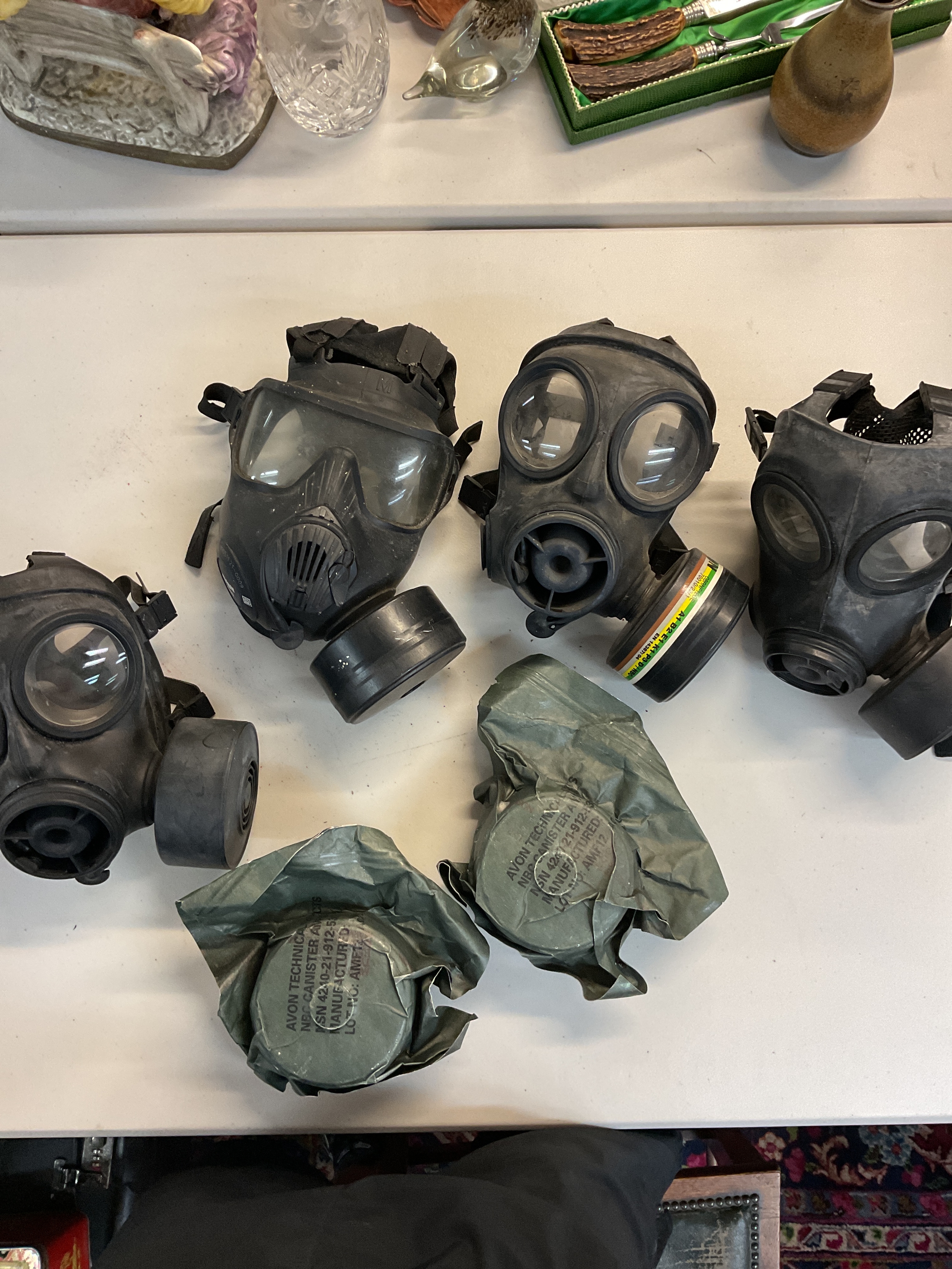 4 SP6 type gas masks with 2 extra filters 