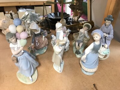 A Collection of porcelain Lladro figures (7)