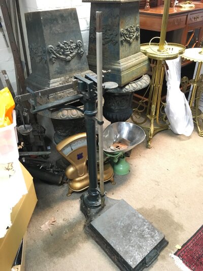 A large set of shop scales, 114cm tall