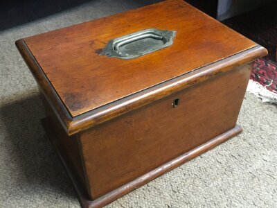 A mahogany box with boxed arrow opera glasses 25 cm wide , 15cm tall