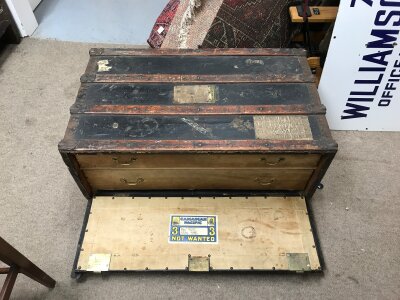 A two draw travel case.
84 x 50 x 33 cm approximately