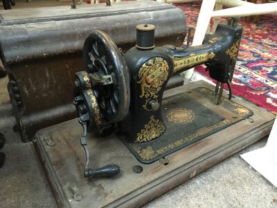 A sewing machine Spierpon Queen ,wooden cased. No reserve