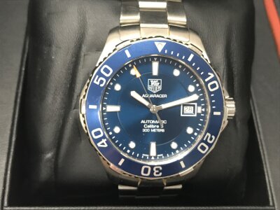 Tag Heuer Men'S Aquaracer Stainless Steel Watch. Blue dial and Bezel. Box and papers with additional links. Seen running.