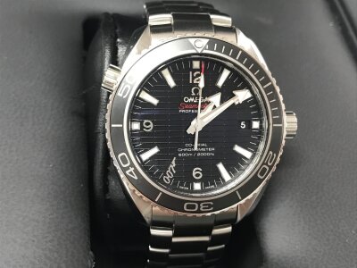 Omega Seamaster Planet Ocean 600M Skyfall Limited Edition watch features a unique grid-patterned black dial with a "007" logo at the 7 o'clock position. Comes with box and cards. Seen working.