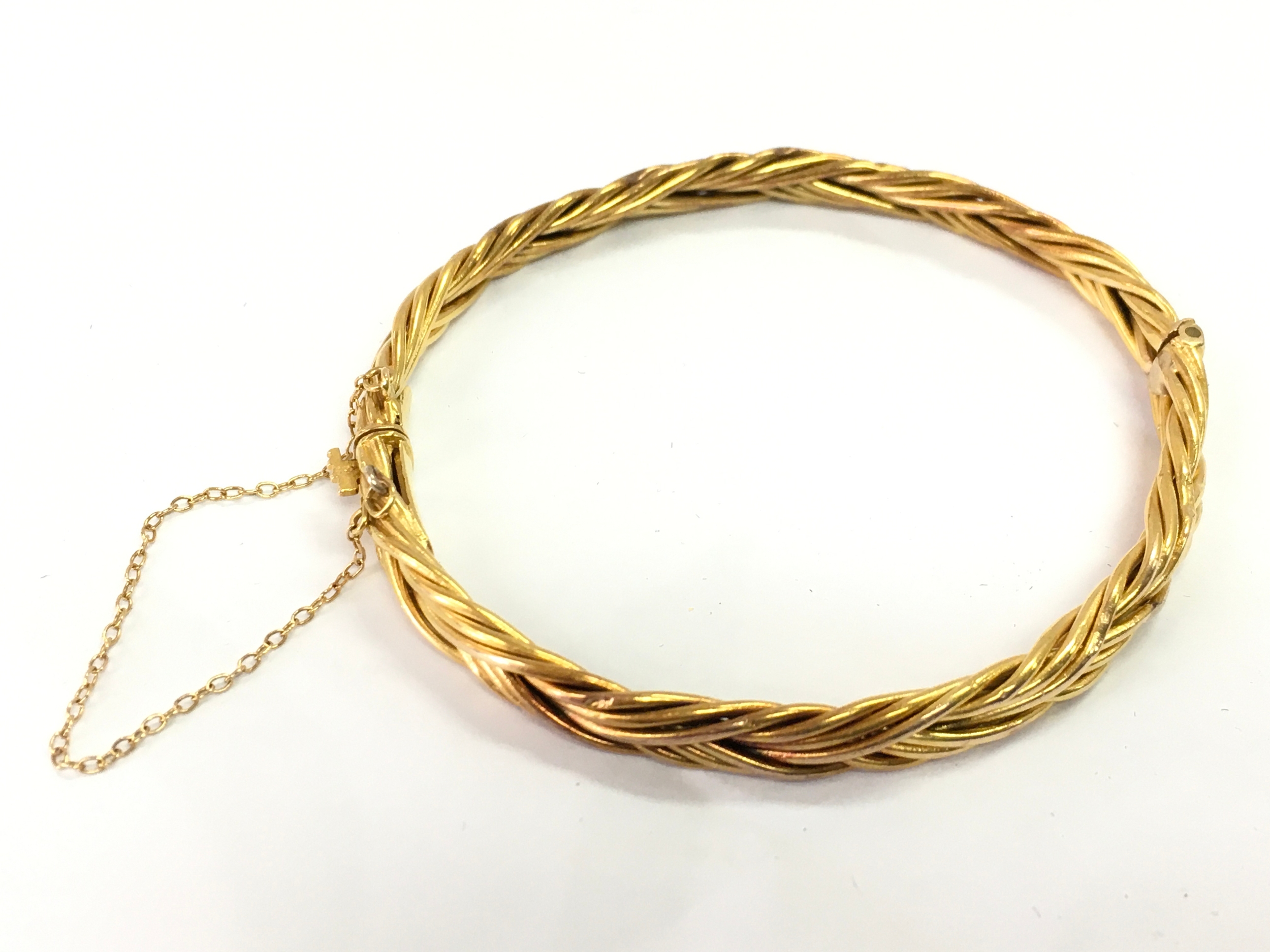 An 18ct gold bangle . 6cm wide. Approximately 12g