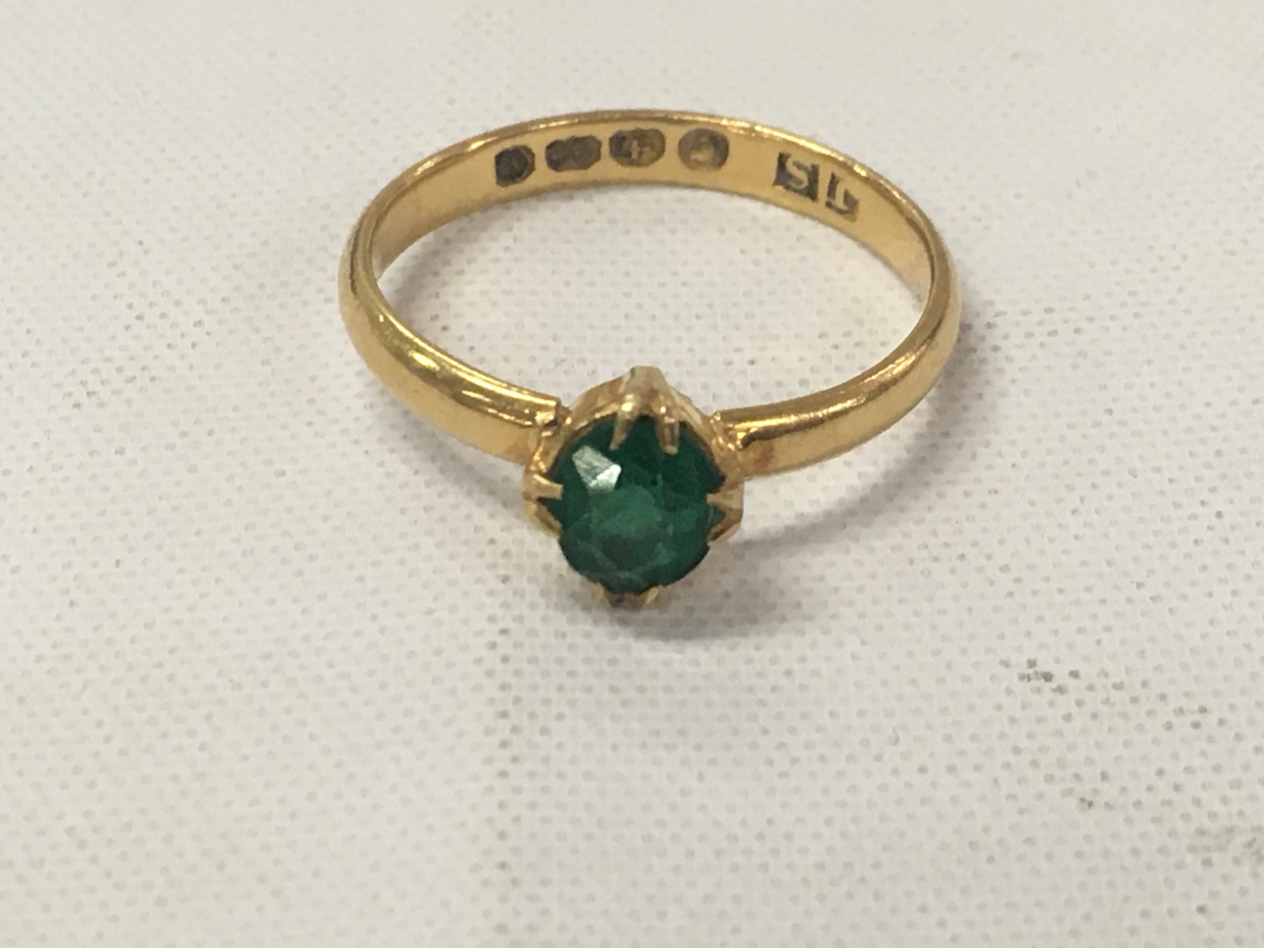 22ct demantoid garnet ring. Weight 2.9g. 