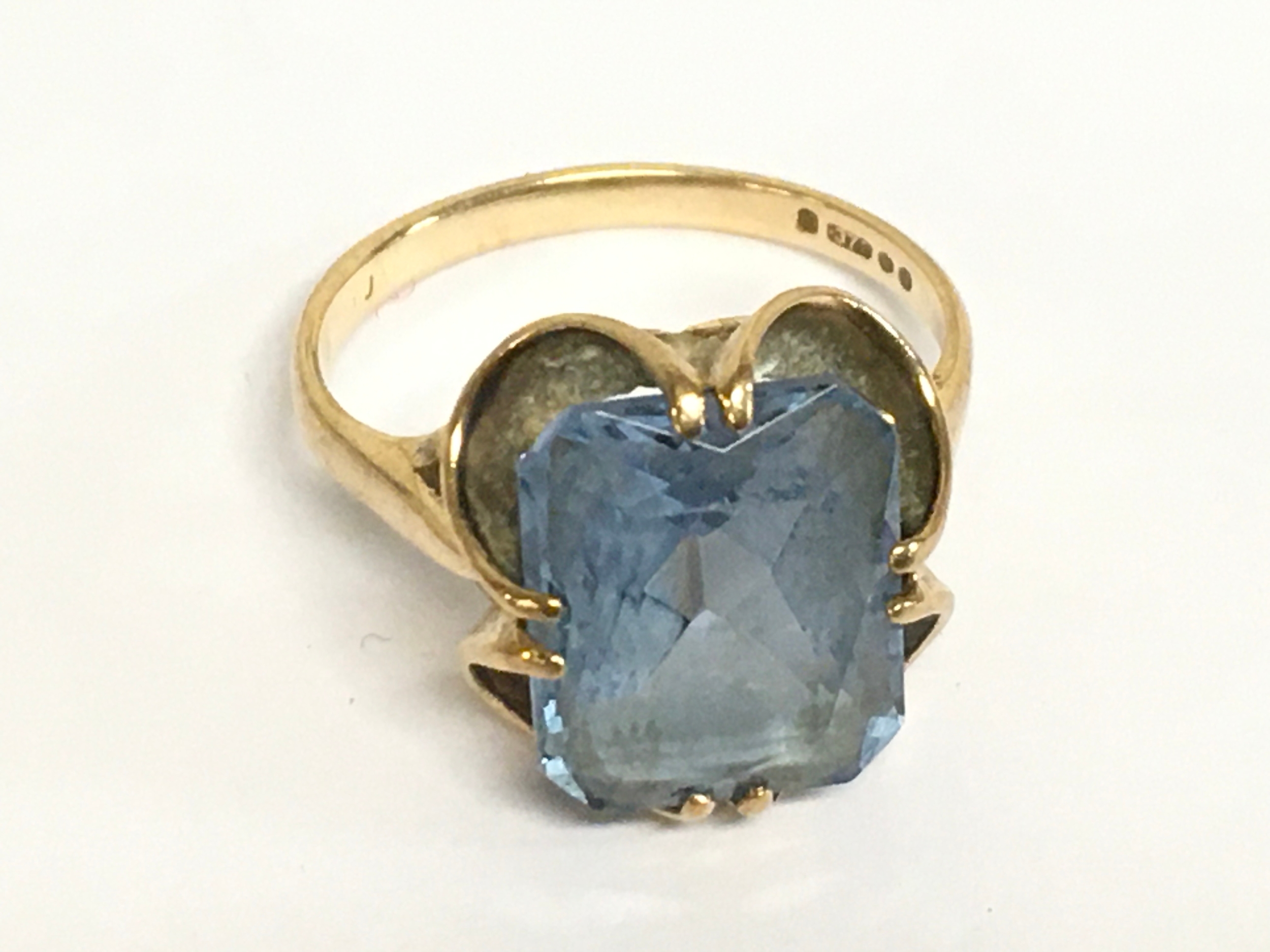 A 9ct gold aquamarine set ring, size M, 3.8g